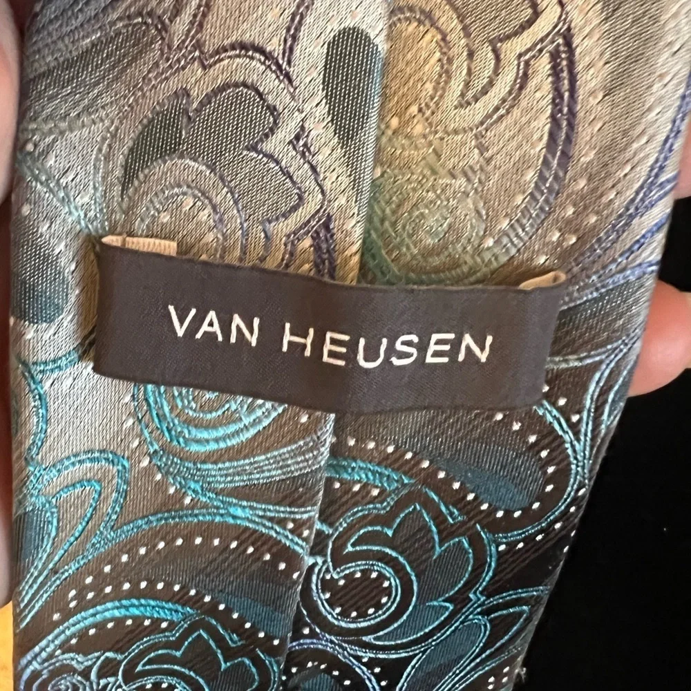 Van Heusen Silk Paisley Hand Made Necktie Tie